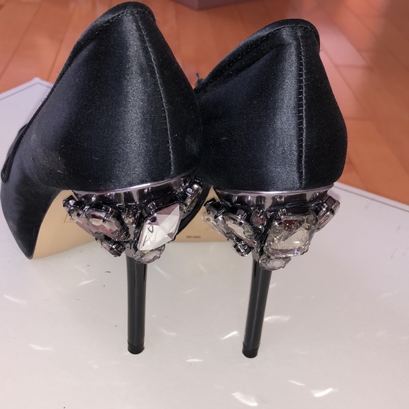 BCBGMAXAZRIA Peeptoe Pumps. - Picture 2 of 5